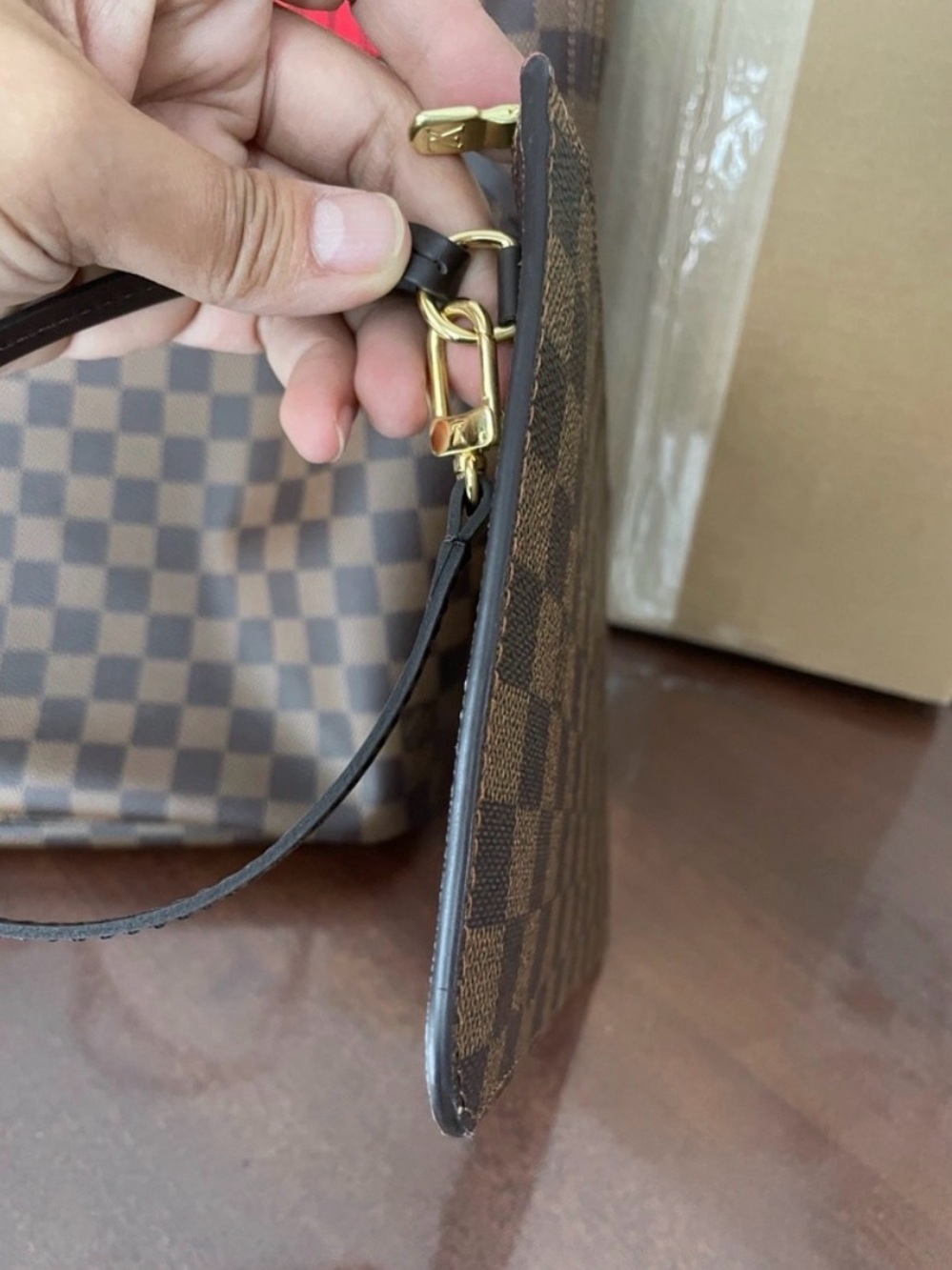 Authentic LOUIS VUITTON Damier Neverfull MM Pouch. - Picture 9 of 13